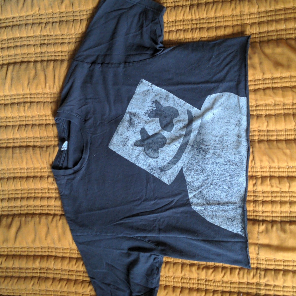 Cropped Marshmello tshirt
